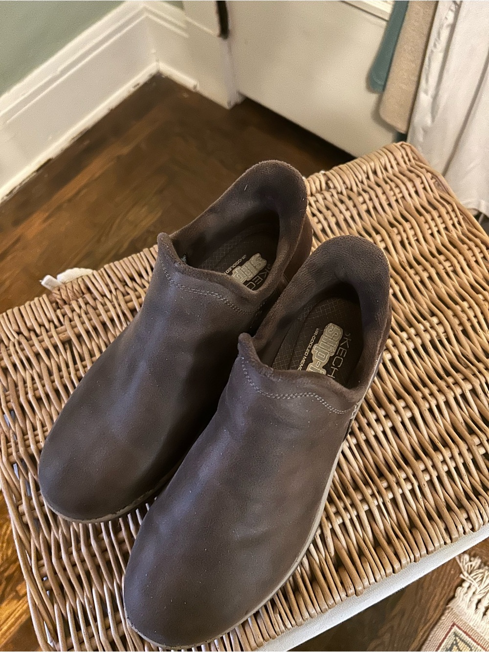 Skechers Woman’s Slip-On Casual Shoes in Dark Brown Lesthet